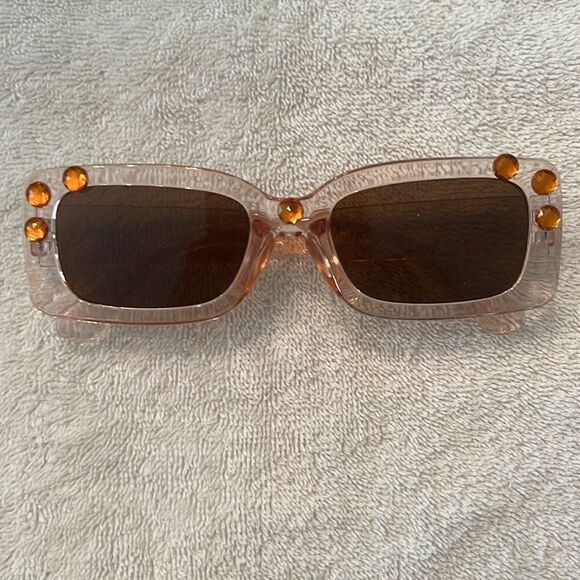 NWOT unbranded plastic squarish tan clear sunnies with rhinestone embellishments - Picture 3 of 6